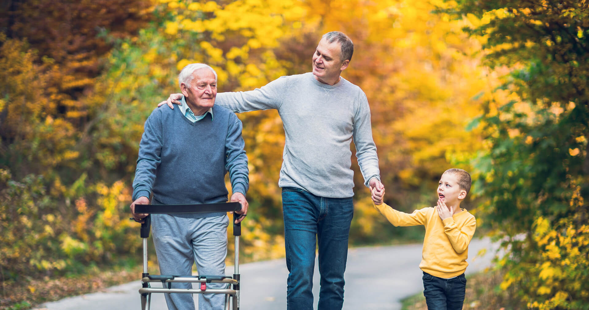 Vater mit Rollator