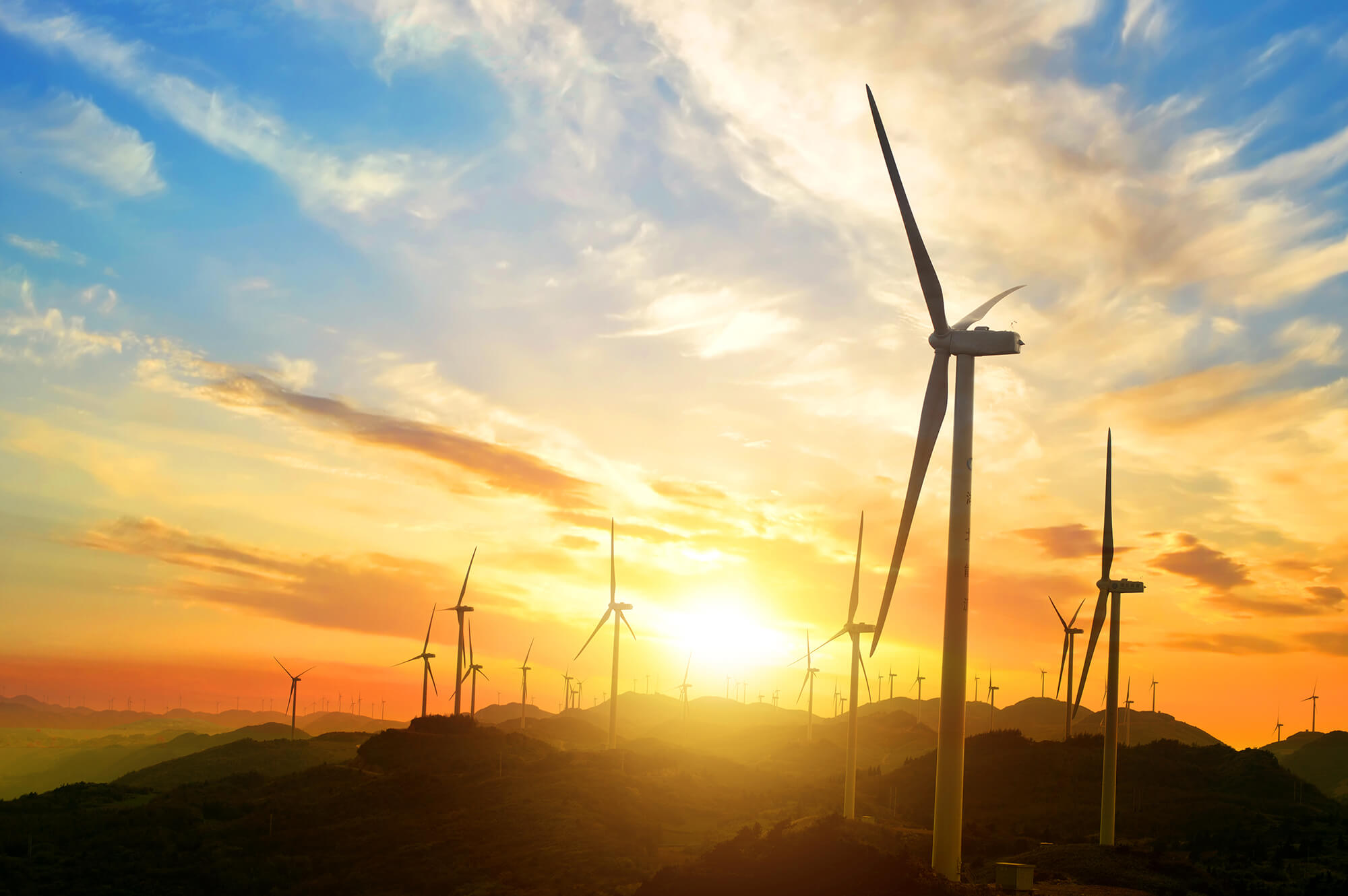 Windräder im Sonnenuntergang